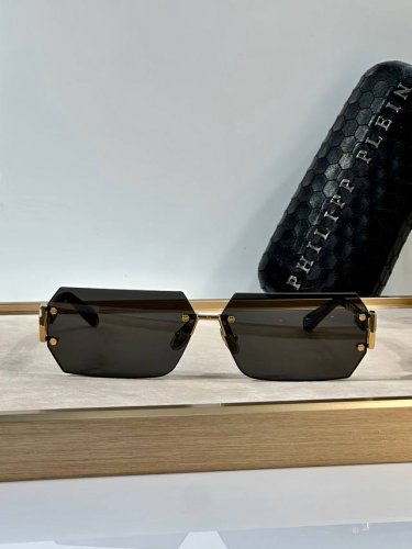 new Original Goods Philipp Plein 非普通货可相比 无框多边形框架，厚实的金属铸件 采用特殊的标识六角螺丝 是的整体结构坚固且独居