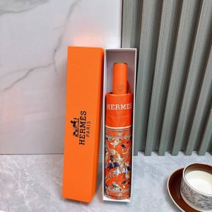 爱马仕Hermes 三折防晒睛雨伞 2570夏季新款 全自动折叠晴雨伞 内里黑色涂层防晒有效阻隔紫外线99% Upf 50 所以能起到伞下体感降温的效果 有效隔