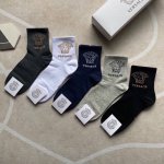 特 Versace 范思哲新品短筒男款袜子 一盒五双 纯棉材质织造，超柔软舒适，提花经典美人头字母，完全彰显该品牌男士的低调奢华风格，永不落幕的极简五色：黑、藏