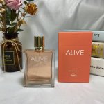 专柜品质 hugo Boss 雨果波士 Alive 木质调女士浓香水100Ml 香调 木质馥奇香调 前调 苹果黑加仑李子肉桂香草 中调 茉莉百里香 后调 雪松檀