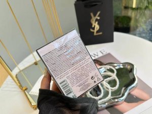 专柜品质 Ysl的反转巴黎90Ml 这款香水已经无人不晓了吧？？！！！杨树林就是有那种让直男都能脱口而出的能耐，还动不动就“斩”他们，这款香水分裂地一边少女心炸