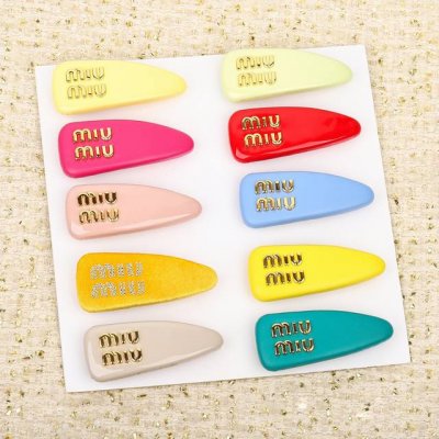 单个 我们出品 Zp3380，量大咨询客Fu Miu Miu糖果色发夹 绝对会成为经典款的发夹一定要入的一款发夹，巨巨巨好看的，全部都是手工制作黄铜材质，完美的