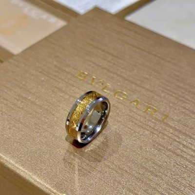 宝格丽项链V金材质 Bvlgari宝格丽 Divas Dream 系列 品相完美 细节无敌 那种独特的色泽完全无可挑剔 再缀以经典指环外形设计 简约之余却又优雅