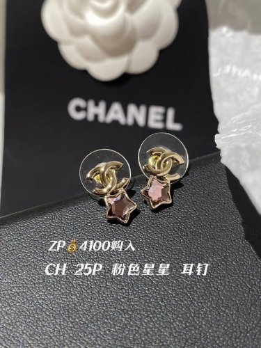 编号Xed0236 Ch*Nel最新款迷你粉色星星耳钉 一致Zp黄铜材质 新品少量，25S新款一出几乎抢光， 靠手速 Ch 25p 粉色星星 浅金色 耳钉 Zp