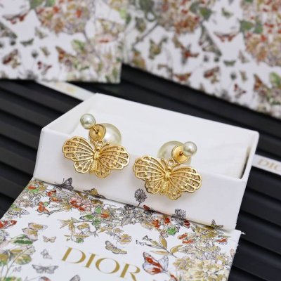 dior圣诞新品蝴蝶珍珠耳环，招米米的蝴蝶， 必入款 真的绝美