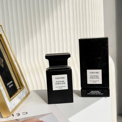 专柜品质 tom Ford限量磨砂黑瓶香水真Tm棒 100Ml 一支令所有Youtubers疯狂的香水 很难买到 名字赢了 翻译成中文大意是 真Tm棒 一款名字