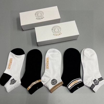 特 Versace 范思哲新品男款袜子 一盒五双 纯棉材质织造 超柔软舒适 提花经典Logo Ins超火爆小单品 大牌出街 潮人必备超好搭