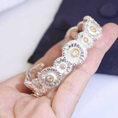 雏菊手镯 布契拉提 Buccellati 意大利高级珠宝品牌 复古宫廷风手镯 亚金材质 18K厚金分色电镀 高品质 布契拉提手镯 太阳花手镯