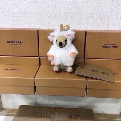 160元配图片原版包装 巴宝莉Burberry官网格纹羊绒Thomas泰迪独角兽Kuan包饰与钥匙扣。 独家新款上市！全国独家实拍Thomas 泰迪熊吊饰，选用