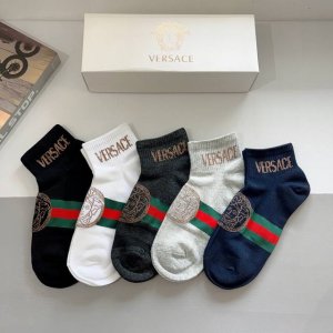 配包装 一盒五双 Versace范思哲 欧美大牌短筒袜潮人必不能少的专柜代购品质袜子 ，搭配起来超高逼格 时髦度爆表啊啊啊啊～～推荐推荐推荐～～必入时髦小单品！