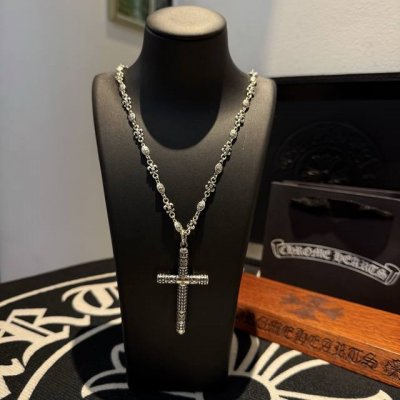新款 专柜品质 Chrome Hearts克罗心十字架项链，十字架吊坠 凹凸造型不同的花纹设计风格 呈现出与众不同 十字架 童军花是克罗心的志 所以更经久不衰