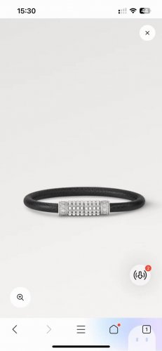 Digit 手镯 M6626D Digit 手镯专为男士设计，材质为路易威登标志性的 Damier Graphite 帆布，突出了灵感源自工业设计领域的创新搭扣