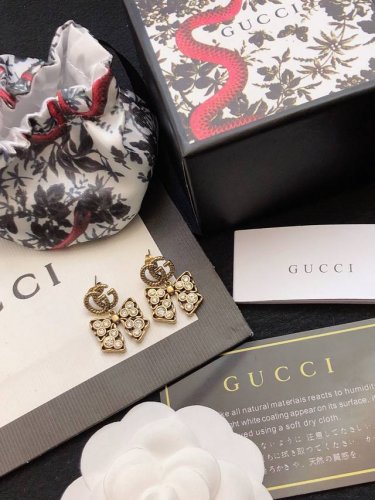 Gucci 古驰双G 耳钉 自购正品独家开模 真正的一比一复刻 很气派 实物更美 海外订单 Madein 意大利 双G 是Gucci 的灵魂 纯银针不过敏不褪色