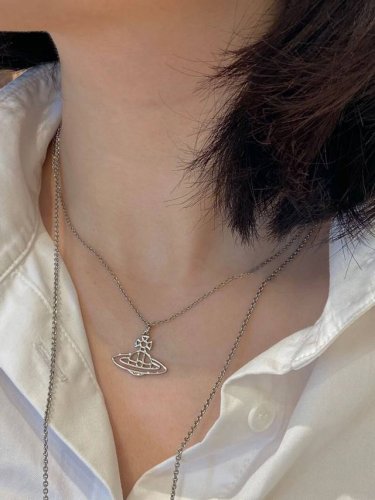 高品质 细节如图 项链 Viviennewestwood 一定要入！太绝美了宝宝，什么是快乐星球，来，这就是快乐星球！绝美限定搪瓷珐琅珍珠项链！重磅推荐，一定要