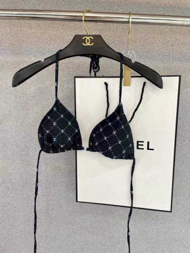 Chanel新款比基尼适合多种场景的游泳衣 海边 游泳池 温泉 水上乐园 漂流都可以内搭外穿也完全可以 面料 透气舒适 速干弹性的游泳衣更加帖肤易清洗 码数 S