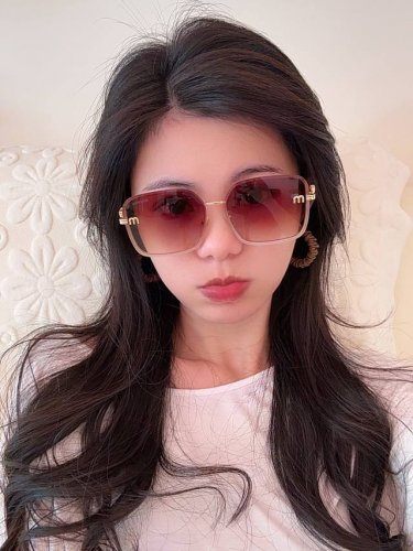 Miumiu 缪缪2025开春新款闪耀新款璀璨登台 太阳镜潮品 精致个性设计简约时尚 专柜品质值得拥有 绝对潮爆 提升个人品味的时尚单品 型号：M9407