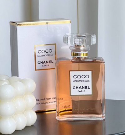 专柜品质 Chanel 香奈儿馥郁香水 规格: Ml 东加豆与香草香精复合而成的琥珀香调，烘托出广藿香的深邃底蕴，是一款饱满、深邃、魅惑的东方调香氛。它的存在感
