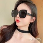 法国塞林-Celine . 宝丽来树脂偏光镜片 . Tr90镜架轻便佩戴舒适 . Size 58-17-142 . 款太阳镜减轻强光负担 遮挡有害光线防辐射 出
