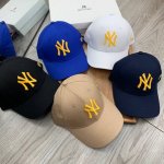 特价￥50。Ny家。【配防尘袋】新品棒球帽！材质：纯棉！透气性好！春天挡风，夏天防晒必备单品！颜色大气！款式新颖别致好搭配衣服！实用性强，高端品质！随心搭配～真