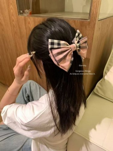 巴宝莉Burberry新款盒子蝴蝶结顶夹
