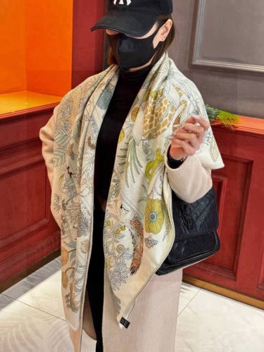 羊绒新款买了都说好看推荐爱马仕双面同色羊绒方巾 奇珍乐园双面同色140 顶级工艺超值爱马仕专柜爆款立体呈现图案纹路实物档次极高特殊工艺高端研发惊艳问世特殊尖端工