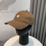 爆款Celine 赛琳 简约字母最新棒球帽，时尚潮流，高端做工！每一个帽子都是用心之作！非一般的品质，男女均可。 CéLine的这款帽子 设计简洁、配色高级、质