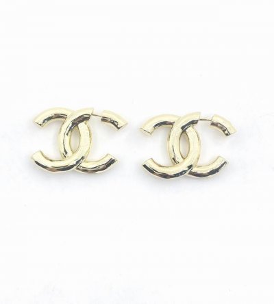 Chanel 最新款双C竖款耳钉 一致Zp黄铜材质