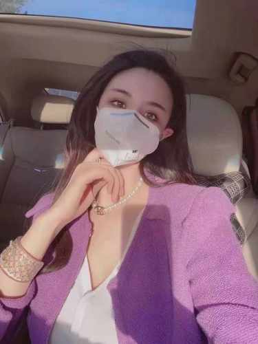 高品质 细节如图项链 手链 香纽扣珍珠套装 Vintage系列，中古珍藏款！项圈 手链 上身非常精致，优雅，永不过时！正如 Coco女士所说的“流行稍纵即逝，风