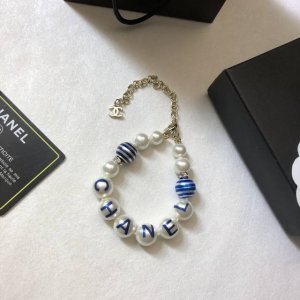 原单狠货 进出专柜无压力，代购级别 Ch Nel 香奈儿经典字母珍珠手链，美呀，正品9Xxx批，这款绝对是入门必备款手链
