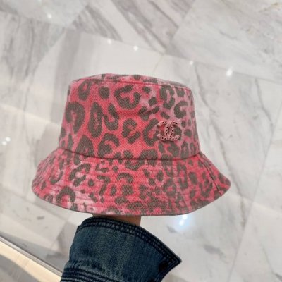 Chanel香奈儿新款棒球帽 节假日旅游带它出去美美哒 中古款哟.这种帽子不容易撞款 现货
