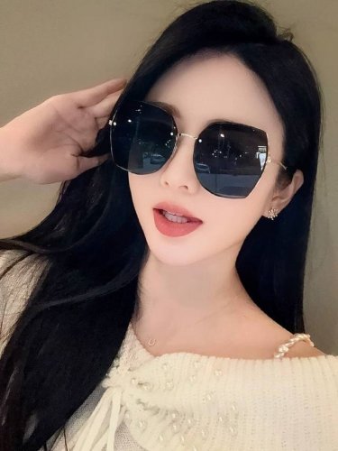 香奈儿-尼龙偏光太阳镜 2025开春新款 潮流爆款 时尚多边形偏光太阳镜 高品质 佩戴舒适 网红潮款墨镜 女士高清尼龙偏光太阳镜 高品质镜框 型号 Ch1638
