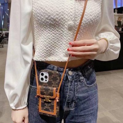 Celine赛琳卡包手机壳三包壳 可支架 带挂绳可斜挎可挂脖 型号 为了不出现报错型号 请打开本机查看手机设置显示的型号 iphone16系列更新 iphone