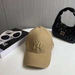 韩国正品Mlb棒球帽Ny最新最火的帽子就在这最新款棒球帽刺绣男女情侣款鸭舌帽最新款 ，正品，正品，绝对的正品牛货！经典La小字母 爆炸款全线出货 非常百搭。正品