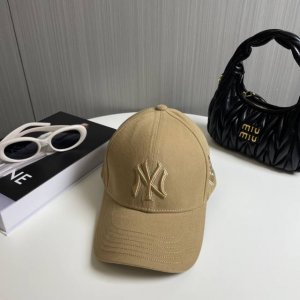 韩国正品Mlb棒球帽Ny最新最火的帽子就在这最新款棒球帽刺绣男女情侣款鸭舌帽最新款 ，正品，正品，绝对的正品牛货！经典La小字母 爆炸款全线出货 非常百搭。正品