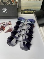 新款品牌：宝马Bmw高品质男士偏光太阳镜 材质：进口宝丽来偏光镜片、进口不锈钢合金镜腿，质感超赞， 电镀工艺精赞气质十足，外出开车必备。编号：9806