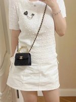我们出品 Zp6890 量大咨询客Fu 香 大小黑心胸针 一眼看到就特别喜欢上身非常的精美 可以别在帽子上 也可以别在衣服 包包上 裙子 裤子腰间 总之 特别适