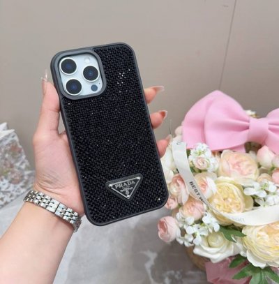 prada 官网同款手机壳 全包壳 普拉达手机壳 纯手工贴钻 Bingbing 型号：为了不出现报错型号，请打开本机查看手机设置显示的型号 Iphone16系列