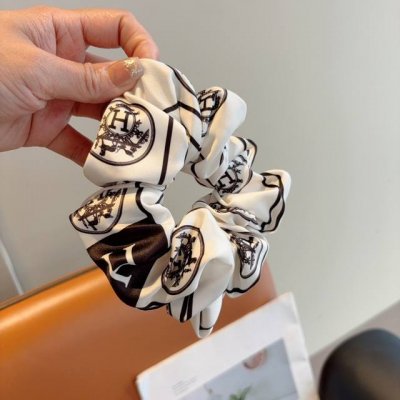配包装 hermes 爱马仕 网红新款发圈 精致珠片肠圈皮筋 佩戴舒适无压力 造型搭配必备 非常时尚百搭 女神必备单品