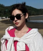新品Chanel 香奈儿太阳镜以独特魅力和前卫风格诠释春夏最新眼镜，以方框设计两边经典小香珍珠做点缀，中梁金属质感超好佩带舒适 型号：Ch2753