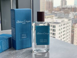 专柜品质 1Atelier Cologne Cedre Atlas 2015 香调 木质调 前调 香檬柠黑加仑 中调 雪松茉莉杏 后调 琥珀纸莎草香根草 属性