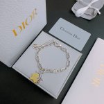 dior新款高品质迪奥手链原单货专柜新款开模复古潮流时尚必备 男女均可佩戴 情侣款同款 摇滚朋克泰银风格 复古元素 潮流百搭 官网同款项链最新款链条档次更高明星