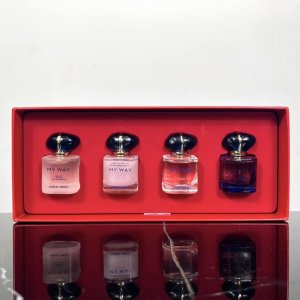 高品质/130 阿玛尼我的方式香水小样7.5Ml四件套！ 味道：自我无界流沙版7Ml，自我无界经典版7Ml，自我无界花漾版7Ml，自我无界馥郁版7Ml。