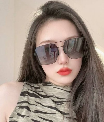 Lv 2025新款男女情侣款太阳镜多边形墨镜Ip电镀永不褪色 超轻超有弹性整幅眼镜无螺丝重要的是压不坏 高清尼龙镜片 精湛的工艺 原版材料 休闲大气不挑人的一款