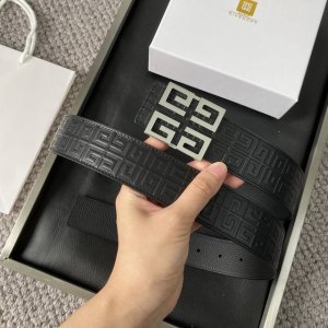 纪梵希宽40Mm进口小牛皮 头层牛皮，搭配原单钌钯电镀Gg扣，手感.油边近乎完美，原产皮料定制，质感无可挑剔，出众的细节，高清实拍，货真价实，品质保证