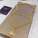 宝格丽项链V金材质。Bvlgari宝格丽 Divas‘ Dream 戒环系列 品相完美，细节无敌，那种独特的色泽完全无可挑剔，再缀以经典指环外形设计，简约之余却