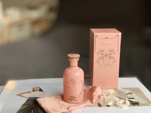 专柜品质 gg 20年新款仙女颂香水炼金术士花园香水炼金术士花园系列新品 1仙女颂100Ml 味道仿佛置身于热带雨林化身为仙女下凡一样 再加上瓶子自身的包装简直
