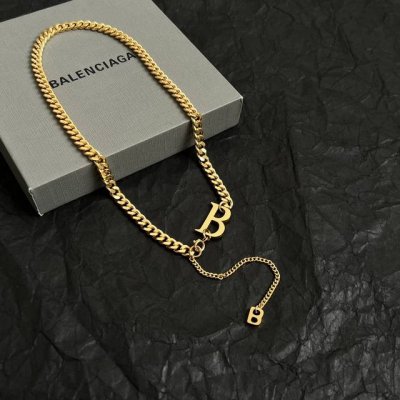 巴黎世家 Balenciaga 项链 简单大方 大牌金质感饱满 ，搭配衣服超好看 ！