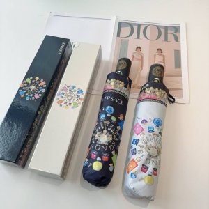 范思哲 Versace 新款 三折自动折叠晴雨伞 年度最新火爆单品 原单代工级品质 第一代210T碰击布防嗮拒水技术 阻隔99%直射伞面的紫外线 杜绝夏季晒伤