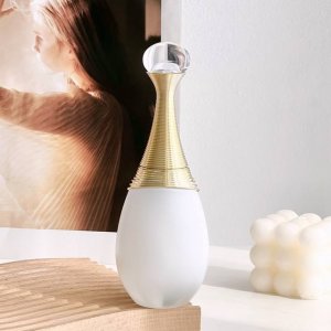 专柜品质 迪奥新品 真我纯白香颂 新上市 新上市 不被定义的香水 #迪奥全新真我纯真香水 乳白色磨砂瓶身 有质感 有质感 有质感 首款水基底香水 不含酒精 纳米