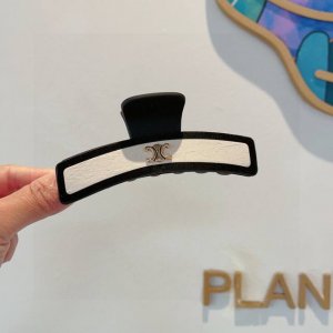 配包装 Celine 赛琳 凯旋门新款复古皮质抓夹 鸭嘴夹发夹，经典字母Logo弹簧夹， 超精致，转图必爆哈！专柜出货